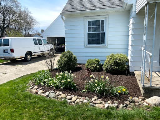 Lawn care work 26